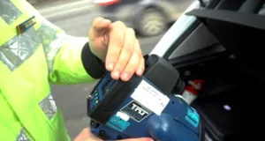 Conducea cu 127 km/h în Mioveni, pe sector de drum cu limita 50 km/h