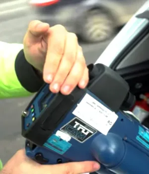 Conducea cu 127 km/h în Mioveni, pe sector de drum cu limita 50 km/h