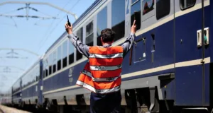 Cine te dă jos din tren dacă tușești!