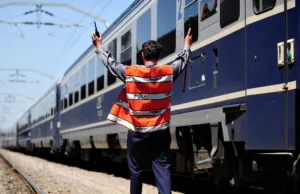 Cine te dă jos din tren dacă tușești!