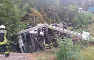 Accident cu victimă la Albota. Un autotren s-a răsturnat și a lovit o femeie