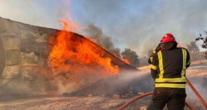 VIDEO. Pompierii români se luptă de 14 ore cu flăcările în Grecia!