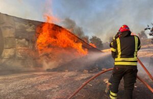 VIDEO. Pompierii români se luptă de 14 ore cu flăcările în Grecia!