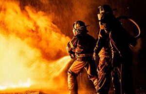 VIDEO.Incendiu puternic la Negrași. Pompierii se luptă cu flăcările