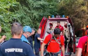 VIDEO. Femeia căzută în râpă pe traseul Valea lui Stan a fost salvată