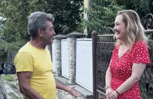 Dedicație, fără număr, pentru Elena Lasconi: ,, Elena, tu ești KAMALA de Câmpulung…”