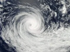 Ciclon şi cod roşu de furtuni pe litoral. Marea s-a mutat pe străzile din stațiuni