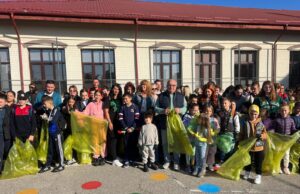 Ziua Națională a curățeniei la Bascov a strâns laolaltă peste 300 de copii și cadre didactice alături de administrația publică locală
