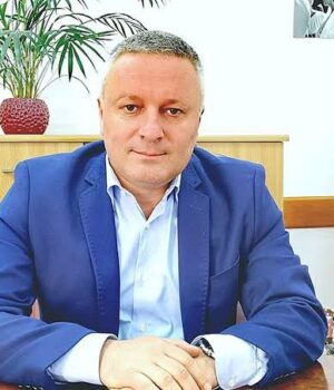 Vicepreședintele C.J. Argeș: ,,Doamna Lasconi, e momentul să puneți mâna pe carte și să realizați că a fi primar nu înseamnă doar a arăta cu degetul în toate direcțiile!”