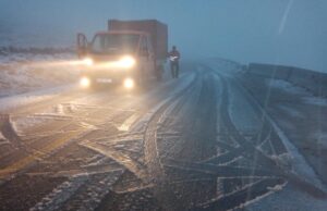 VIDEO. Ninge pe Transalpina. Conducătorii auto, sfătuiți să caute rute alternative
