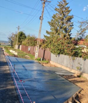 Stații noi de autobuz în Căteasca. În satele Gruiu și Siliștea se lucrează intens