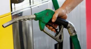 Nouă ieftinire a carburanților care pune capăt valului de scumpiri. Care sunt prețurile benzinei și motorinei standard