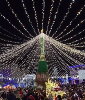 Se aprinde iluminatul festiv la Mioveni. Toti cetățenii sunt invitați să ia parte la eveniment