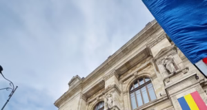 Mii de oameni așteaptă judecarea contestației lui Călin Georgescu la Curtea de Apel București