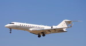 Un avion privat a plecat din Florida spre România / Avionul de tip Bombardier Global Express va ateriza în Capitală vineri după-amiaza