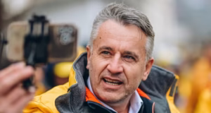 VIDEO. Liderul AUR care a spus că trebuie aruncate în aer instituțiile a fost săltat din trafic, anunță George Simion: ,,Arestați-mă și pe mine!”