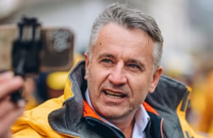 VIDEO. Liderul AUR care a spus că trebuie aruncate în aer instituțiile a fost săltat din trafic, anunță George Simion: ,,Arestați-mă și pe mine!”