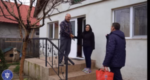 VIDEO. Ministrul Simona Bucura-Oprescu, de sărbători, alături de familiile afectate de inundații din Galați.