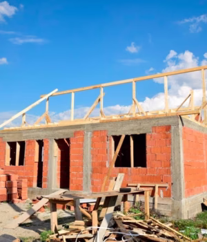 Unele case fără etaj ar putea să nu mai necesite autorizaţie de construire. Ce alte construcţii vor fi exceptate şi în ce condiţii