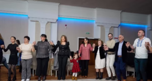 Prețuim tradițiile care ne definesc! Hora Satului la Poiana Lacului a unit comunitatea!