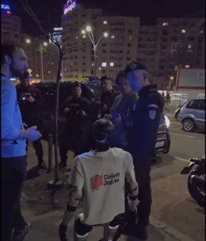 VIDEO. Robot legitimat la protestul Pro U.E. Jandarmii încurcați de prezența robotului misterios