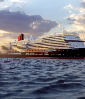 Pasagerii unei nave de croazieră de lux au fost sfătuiți să stingă luminile în timp ce nava intra într-o zonă cu pirați