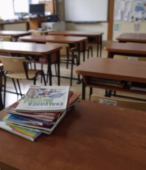 Ministrul Educaţiei anunţă că din anul şcolar viitor este interzisă organizarea cursurilor şcolare în trei schimburi