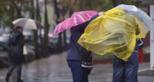 Atenționare de vreme rea în următoarele ore pentru mai multe zone din țară. Vânt puternic și ploi