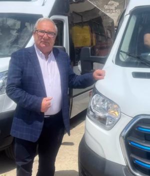 Încă un microbuz școlar pentru Primăria Bascov în cadrul proiectului finanțat de AFM