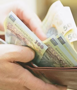 SURSE Care sunt măsurile prin care viitorul guvern va încerca să repare deficitul bugetar – record produs de Ciolacu: reduceri de personal și salarii la bugetari, creșterea TVA la 21% și a altor impozite, stoparea unor investiții considerate inutile