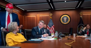 Trump în Situation Room după atacul iranian asupra bazelor americane din Orientul Mijlociu