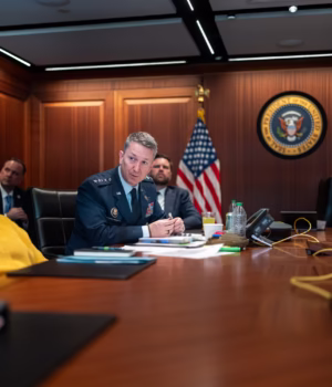 Trump în Situation Room după atacul iranian asupra bazelor americane din Orientul Mijlociu