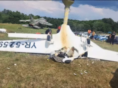 Un avion de mici dimensiuni s-a prăbuşit în Hunedoara. Pilotul a murit, iar o altă persoană este în stare gravă la spital