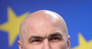 Ce-i sfătuiește Bolojan pe angajații care urmează să fie dați afară din primării. ,, Să se angajeze la privat! Acolo se câștigă în mod cinstit”