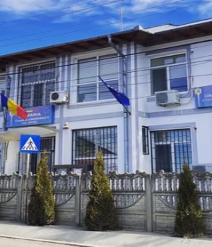 Continuă etapa de asflatare drumuri în comuna Dârmănești