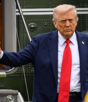 Donald Trump indică un analgezic utilizat pe scară largă drept cauză a autismului: „Nu luați paracetamol dacă sunteți însărcinate. Nu le dați nici copiilor”