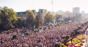 Aproape 120.000 de pelerini au trecut pe la racla cu moaştele Sfintei Cuvioase Parascheva