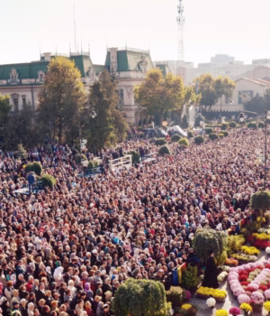 Aproape 120.000 de pelerini au trecut pe la racla cu moaştele Sfintei Cuvioase Parascheva