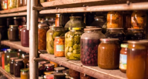 DOCUMENT. Românii vor putea returna și borcane goale și sticle de borș. Proiect pentru extinderea proiectului privind sistemul de garanție-returnare