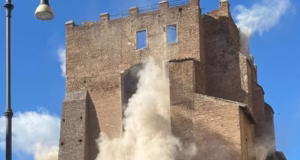 Cine este muncitorul român scos de sub dărâmături, după prăbuşirea Torre dei Conti din Roma. Soţia sa nu s-a mişcat de la faţa locului până când nu a fost urcat în ambulanţă