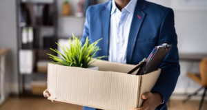 Ministerele care scapă de concedieri. 30% din numărul total de posturi din administrația locală ar urma să fie desființate