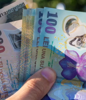 Parlamentul a votat creșterea impozitelor locale cu până la 80%. Vom avea și taxe pe coletele din China. Legea merge la promulgare
