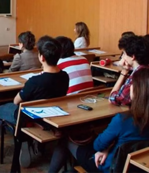 Transformare radicală a liceelor, de anul viitor. Sindicatele sunt revoltate: „vor preda nepalezii”