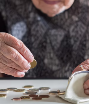 Peste 60.000 de pensionari argeșeni cu pensii mici vor beneficia de sprijin financiar