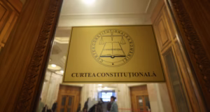 CCR decide acum dacă magistrații se vor putea pensiona în continuare la 50 de ani și cu pensii ca acum