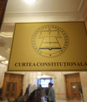 CCR decide acum dacă magistrații se vor putea pensiona în continuare la 50 de ani și cu pensii ca acum