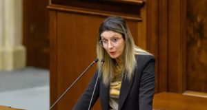 Moțiunea AUR împotriva ministrului Mediului a trecut! Premierul Bolojan trebuie să o demită pe Diana Buzoianu