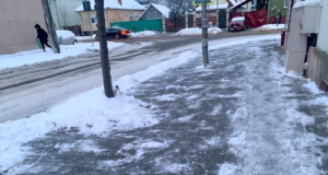Materiale și utilaje pentru deszăpezire – pregătite pentru eventualitatea condițiilor meteo de îngheț și zăpadă, la Pitești