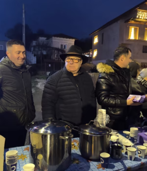 Cete de colindători au poposit ieri în gospodăriile din Bascov