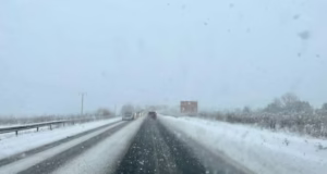 Restricțiile de circulație de pe DN 1, ridicate. Ninge și se circulă în condiții de iarnă în 19 județe